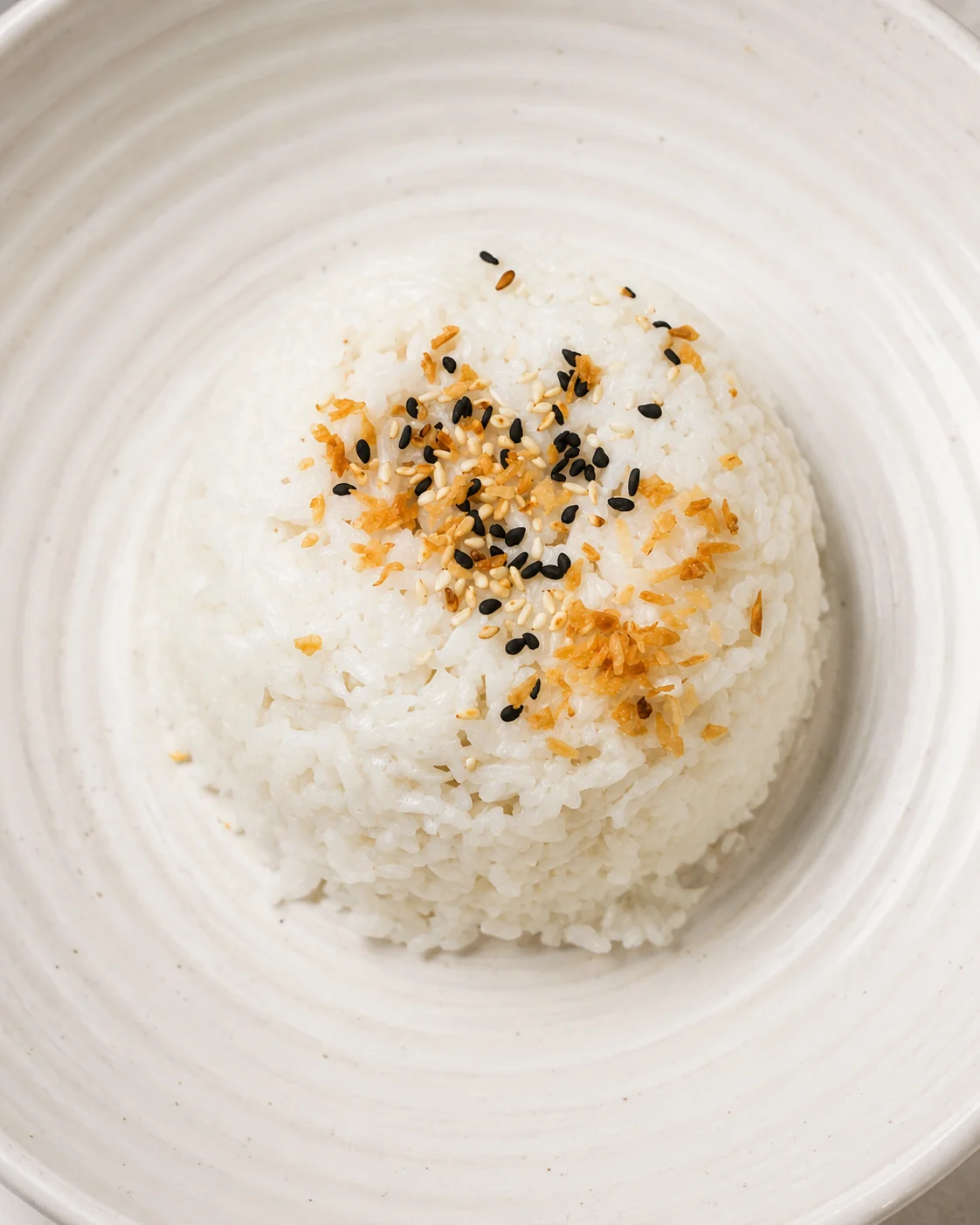 Steamed jasmine rice with garlic and sesame at Tawan Chay