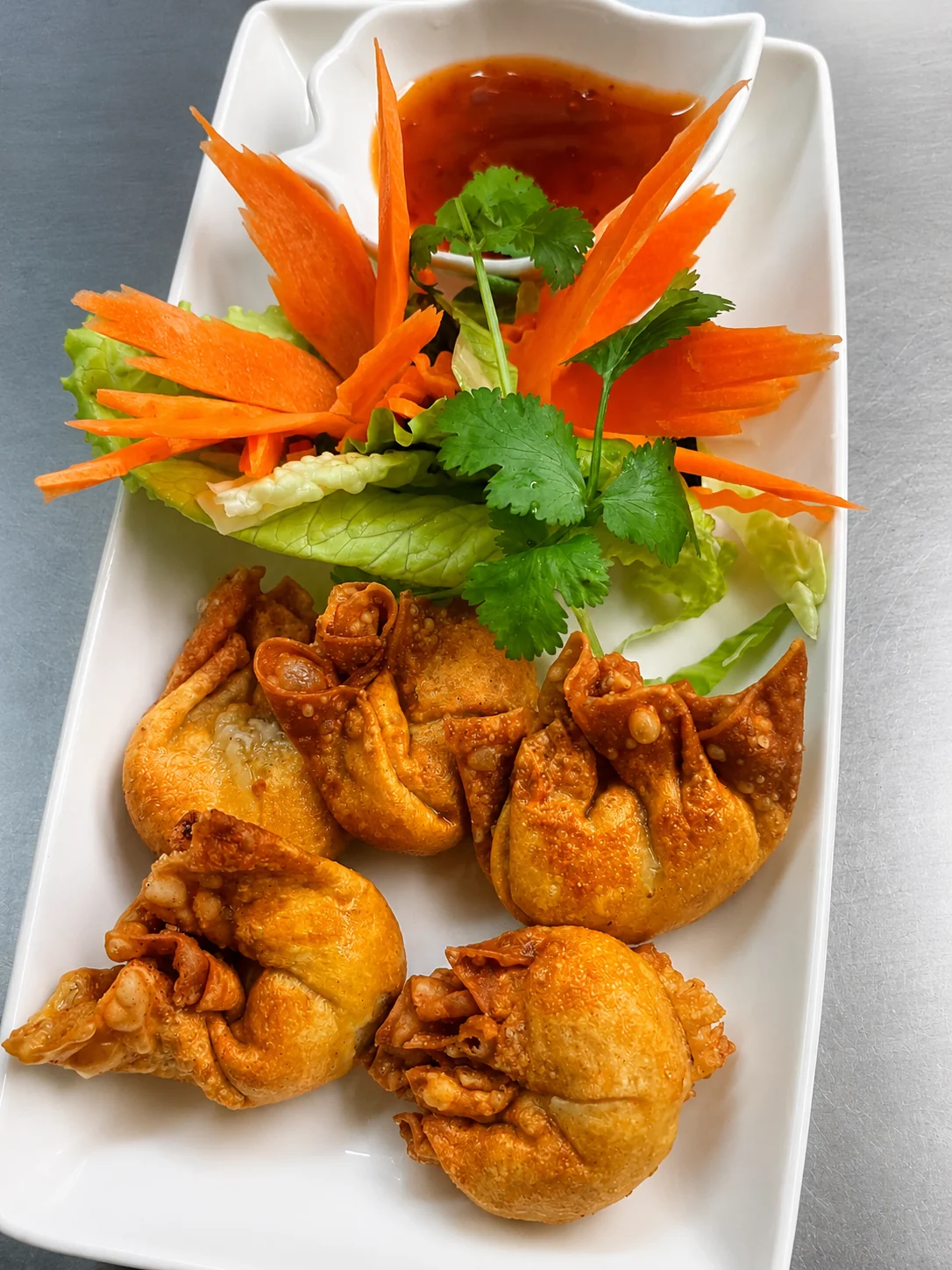 Thai fried wontons with sweet chili sauce at Tawan Chay